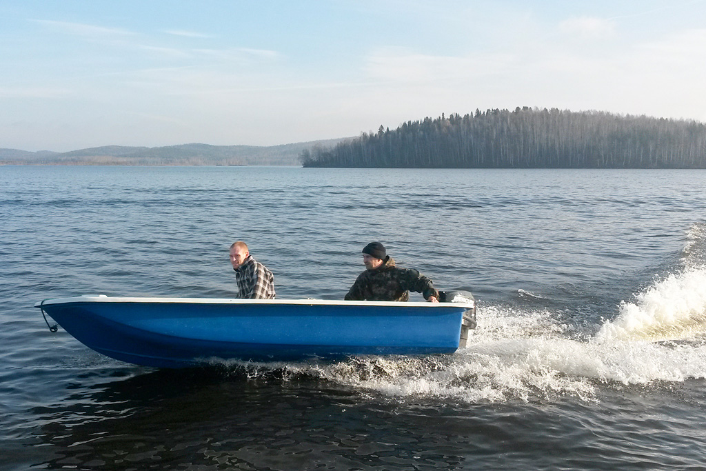 Лодка стеклопластиковая ВИЗА Легант-390