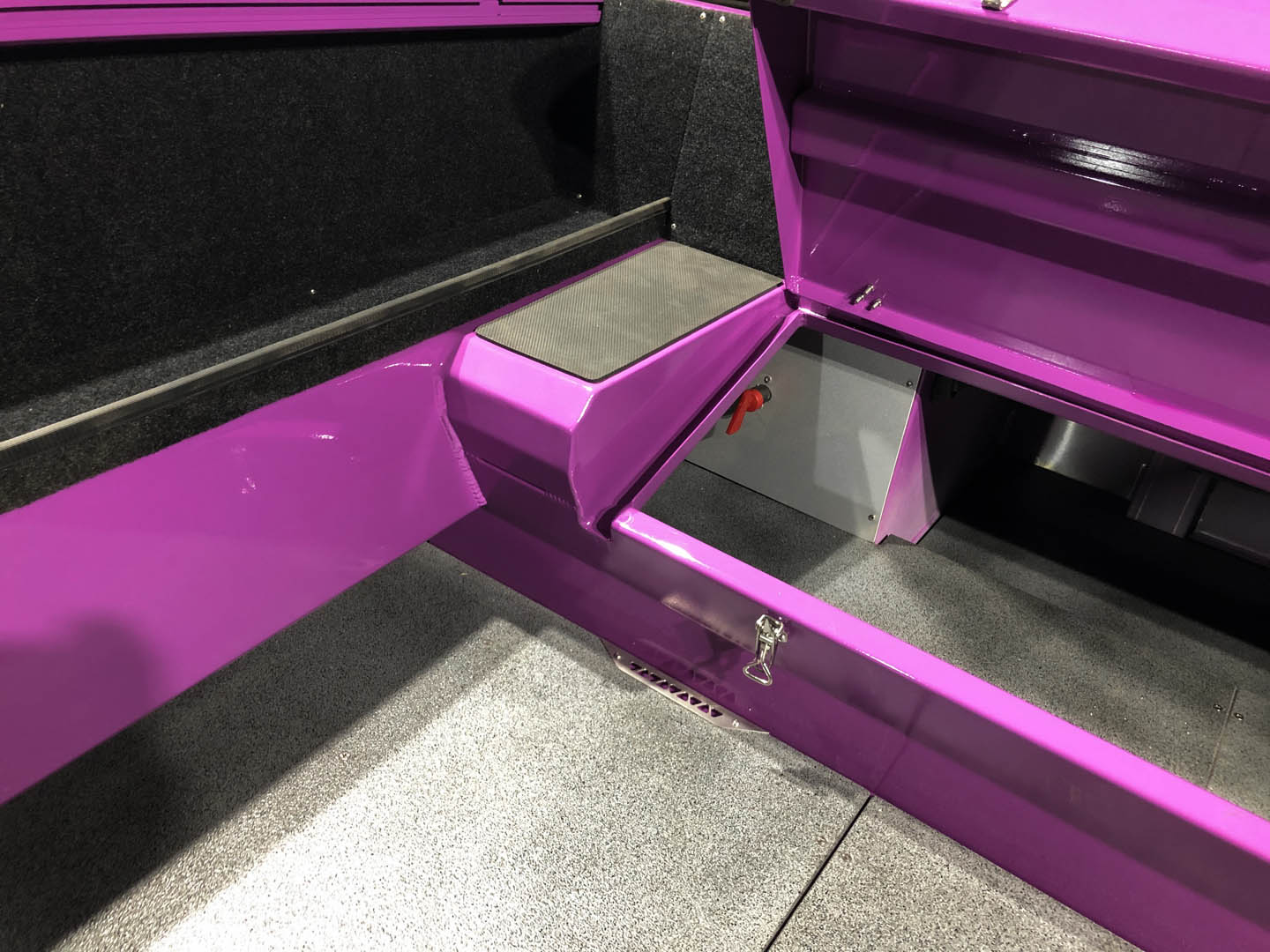 Лодка WINDBOAT 4.6DCX