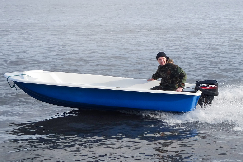 Лодка стеклопластиковая ВИЗА Легант-390