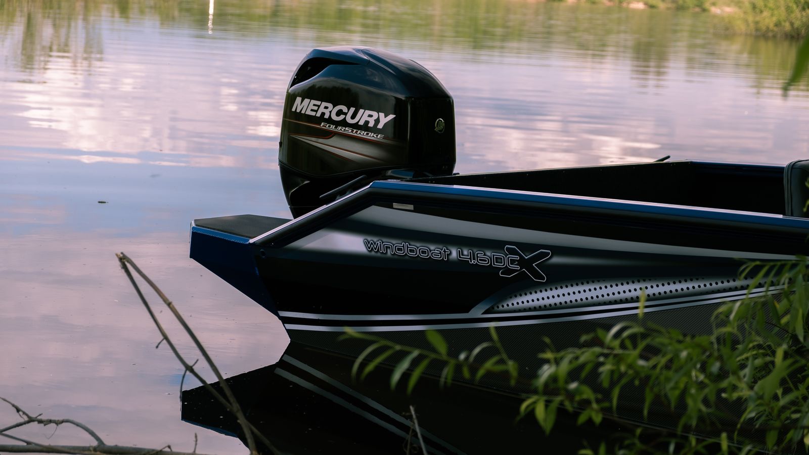 Лодка WINDBOAT 4.6DCX